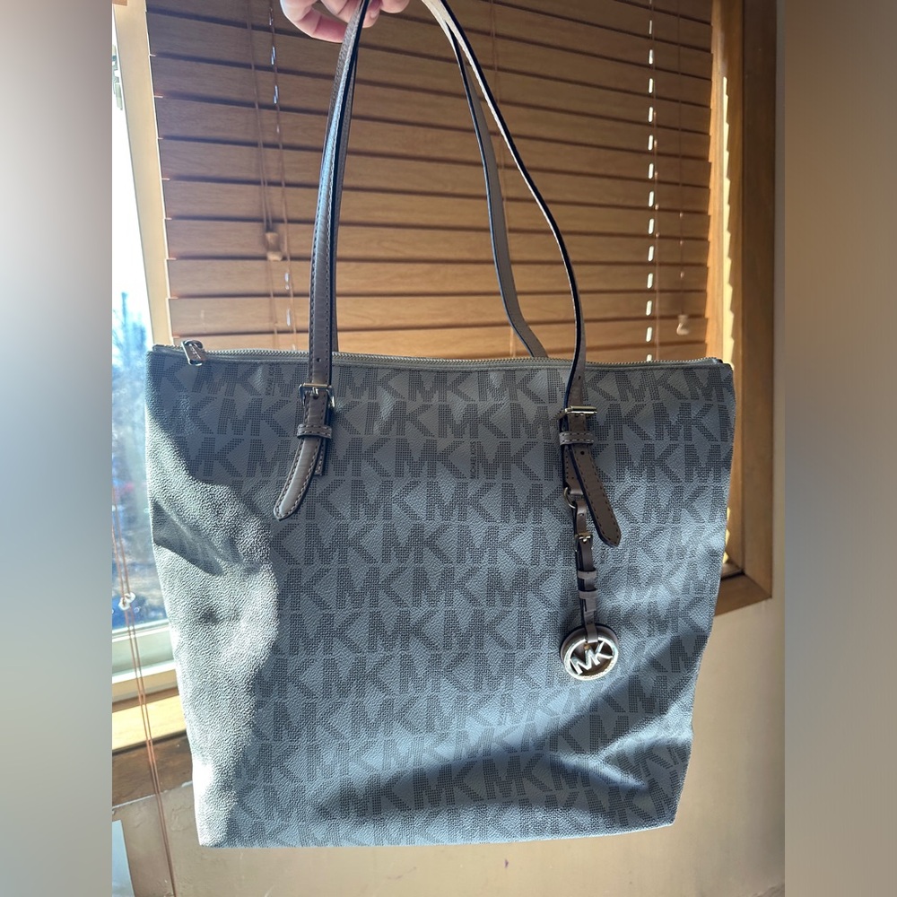 Large MK Michael Kors purse/ bag signature print white